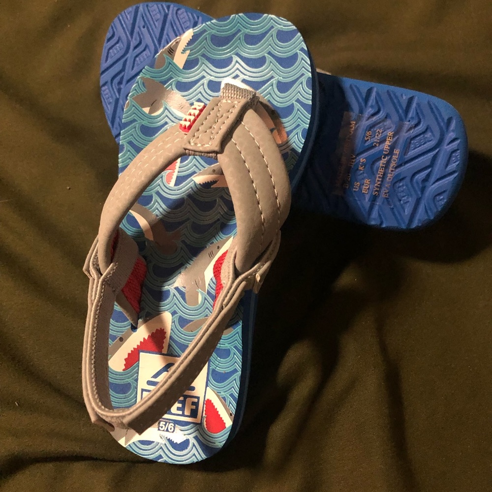 NWOT Reef Toddler Size 5/6 Shark Flip Flops